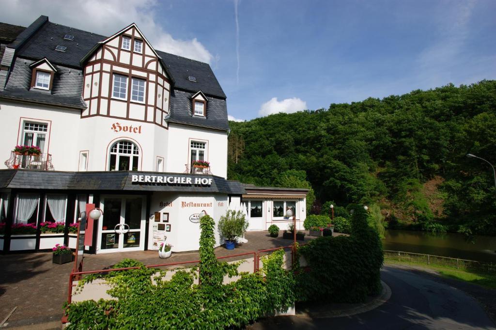 Bertricher Hof Hotel Garni บัดแบร์ทริช ภายนอก รูปภาพ