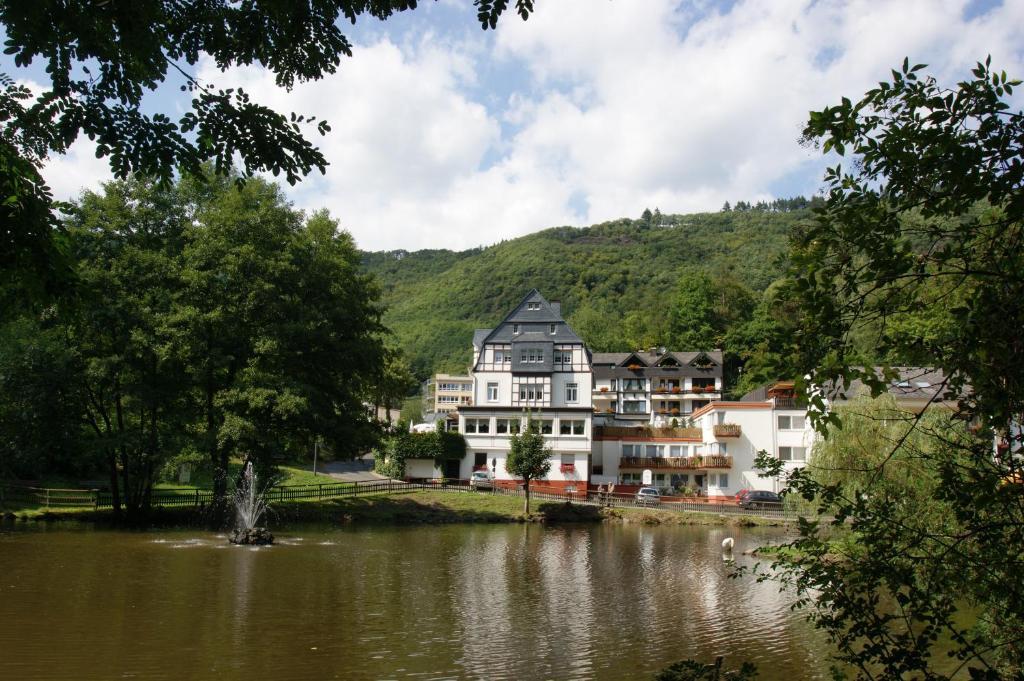Bertricher Hof Hotel Garni บัดแบร์ทริช ภายนอก รูปภาพ